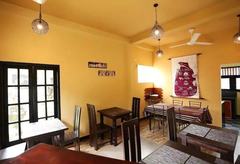 تختخواب و صبحانه Edwin S Airport Garden