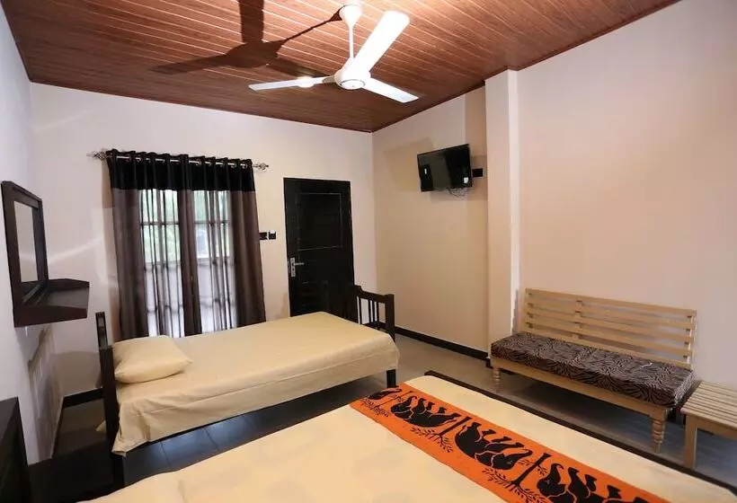 تختخواب و صبحانه Edwin S Airport Garden