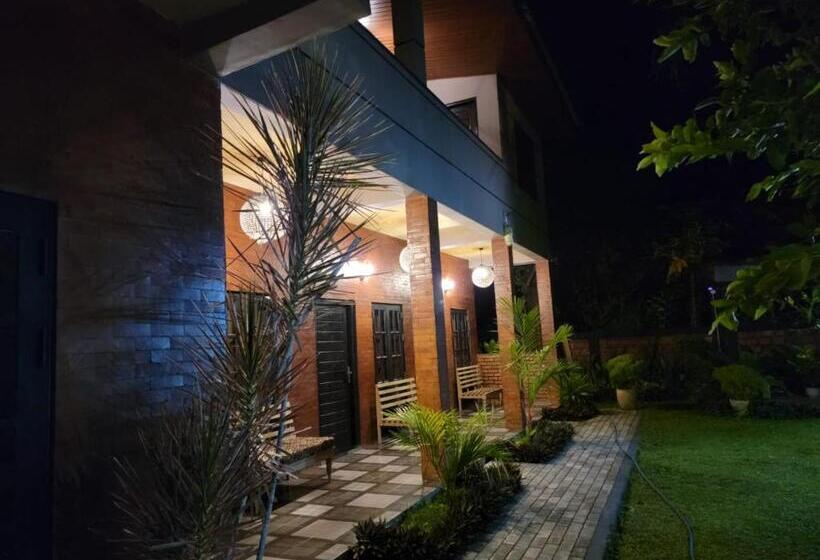 مبيت وإفطار Edwin S Airport Garden