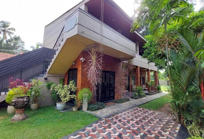 مبيت وإفطار Edwin S Airport Garden