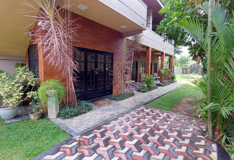 مبيت وإفطار Edwin S Airport Garden