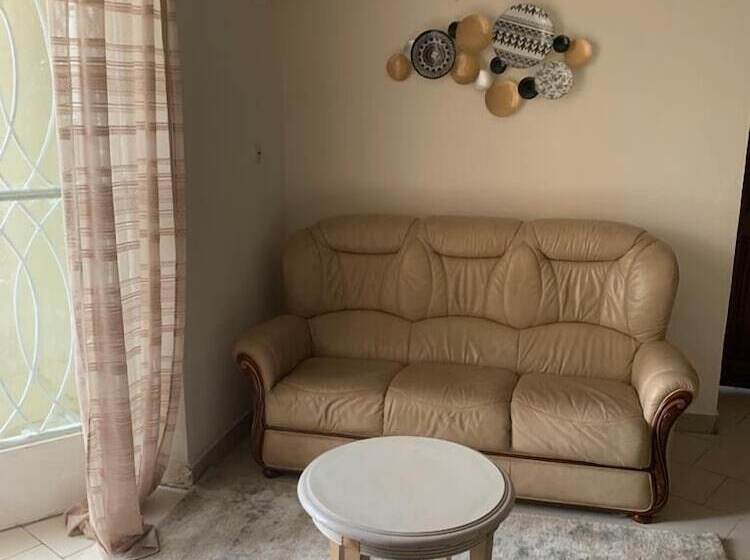 هتل Hôtel Les Polygones