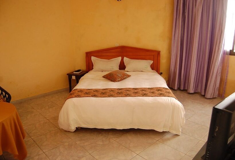 هتل Hôtel Les Polygones