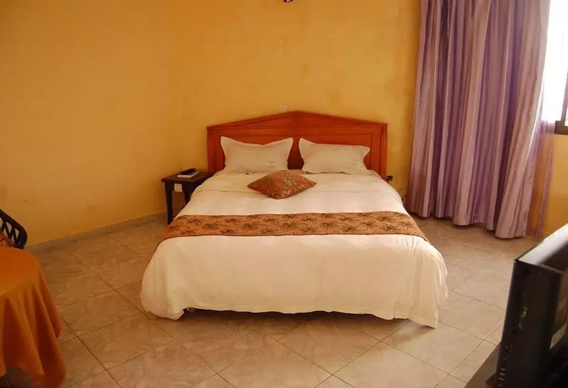 هتل Hôtel Les Polygones