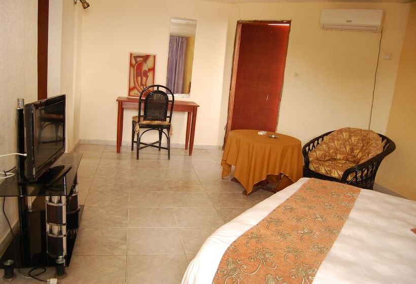 هتل Hôtel Les Polygones