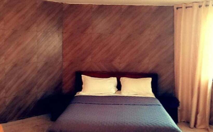 هتل Hôtel Les Polygones