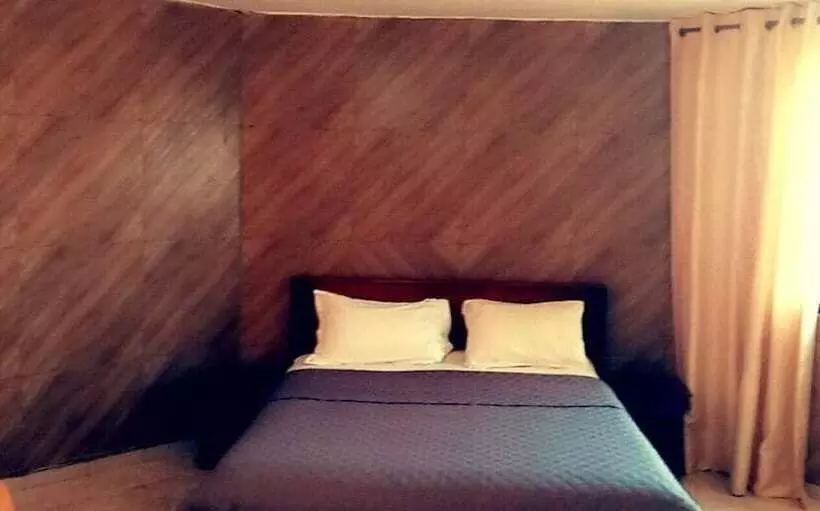 هتل Hôtel Les Polygones