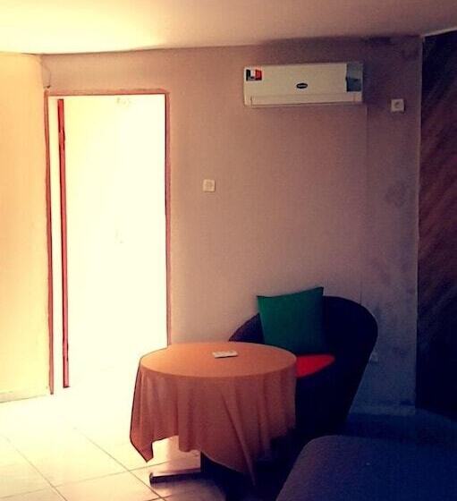 هتل Hôtel Les Polygones