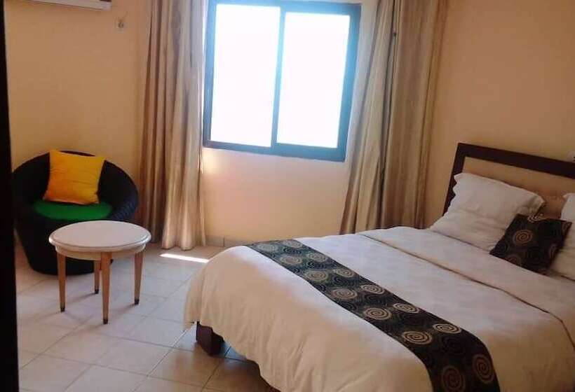 هتل Hôtel Les Polygones