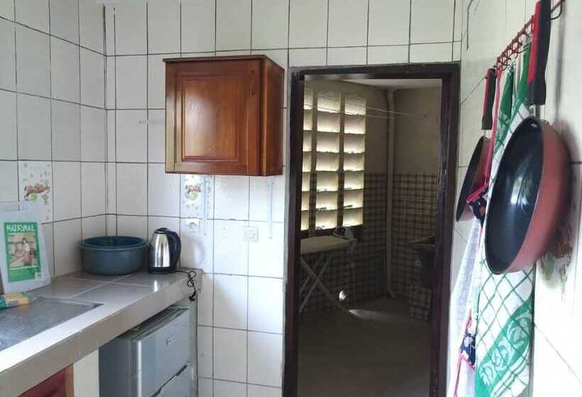 هتل Hôtel Les Polygones