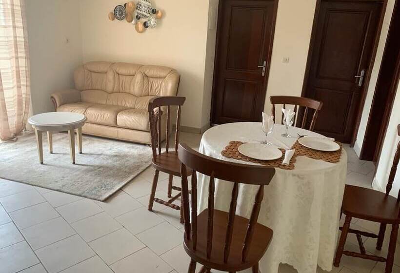 هتل Hôtel Les Polygones