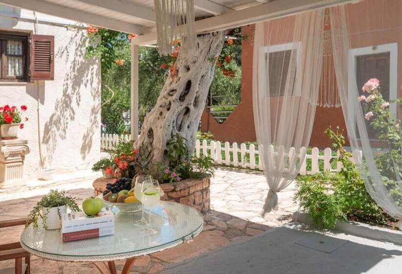 پانسیون Anneta Studios