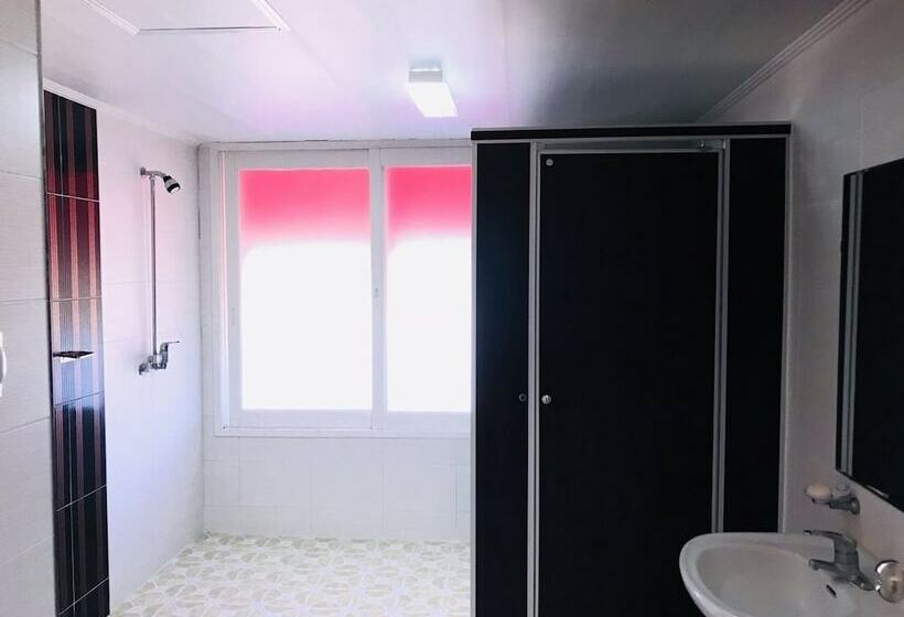 פנסיון Dongseoul Respia