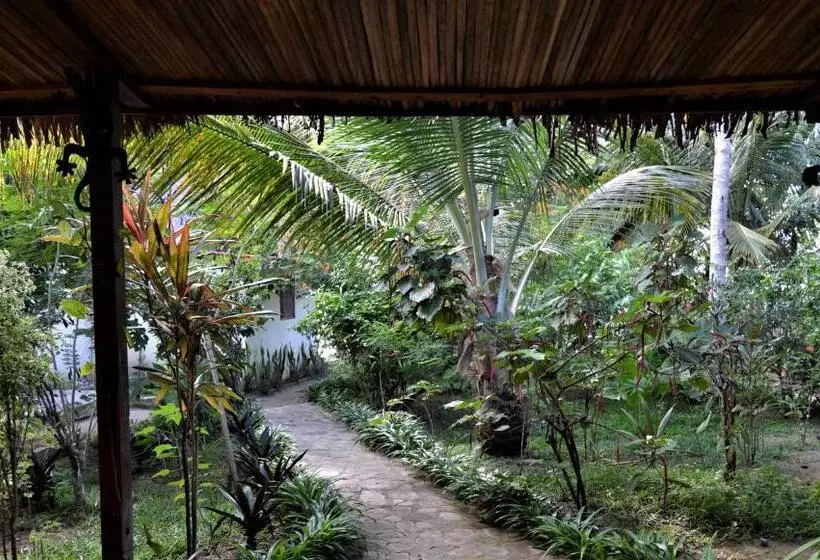 تختخواب و صبحانه Sambatra