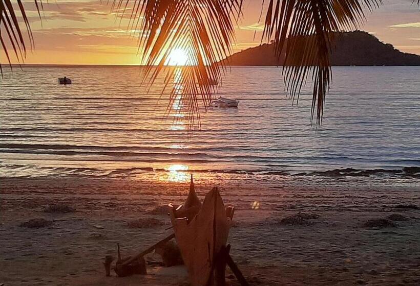 تختخواب و صبحانه Sambatra