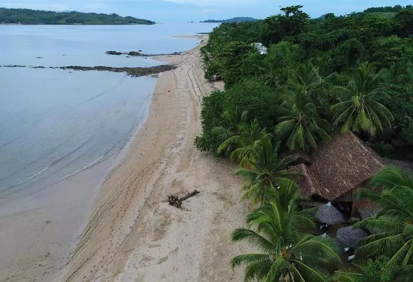 تختخواب و صبحانه Sambatra