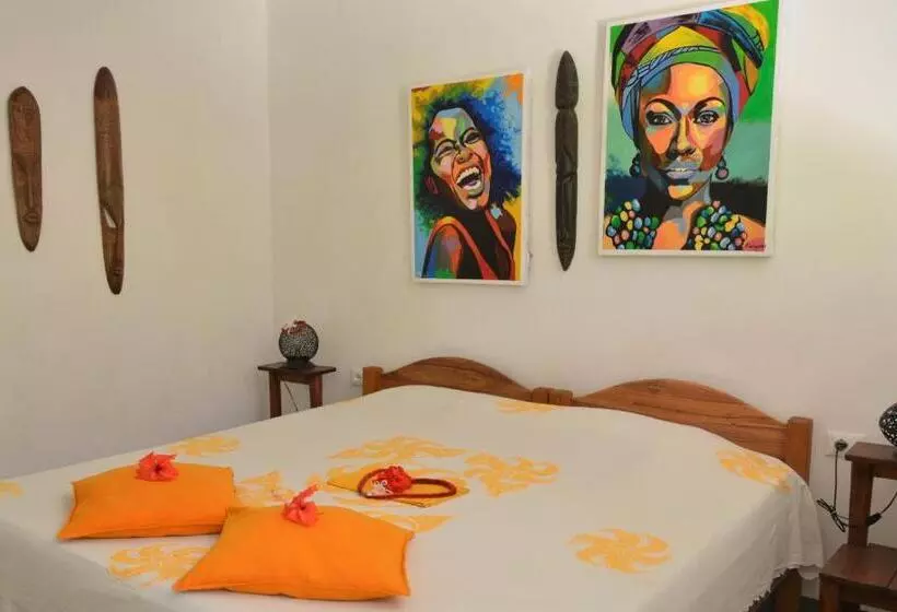 تختخواب و صبحانه Sambatra