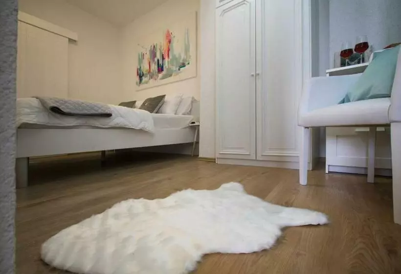 Apartmani Leo Marin