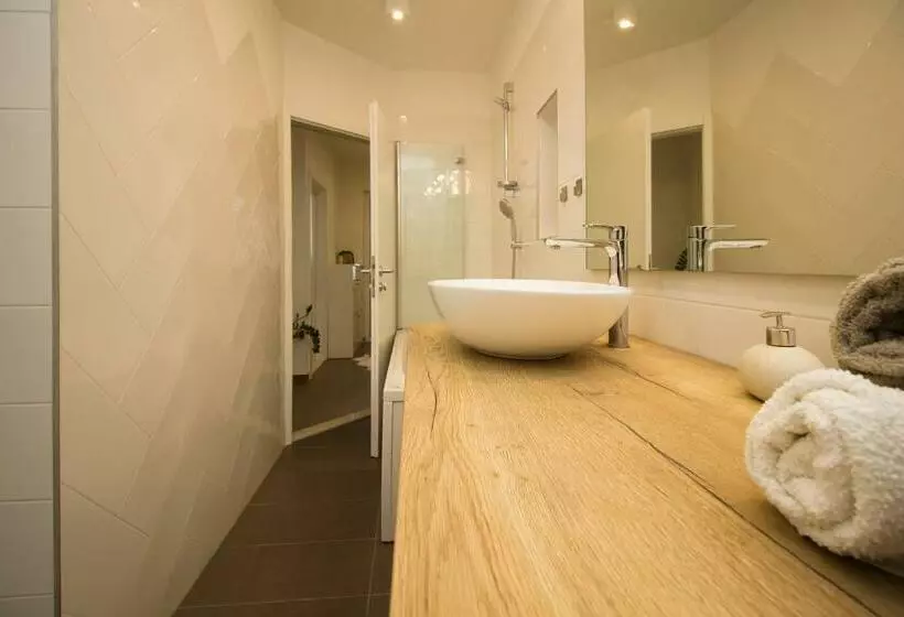 Apartmani Leo Marin