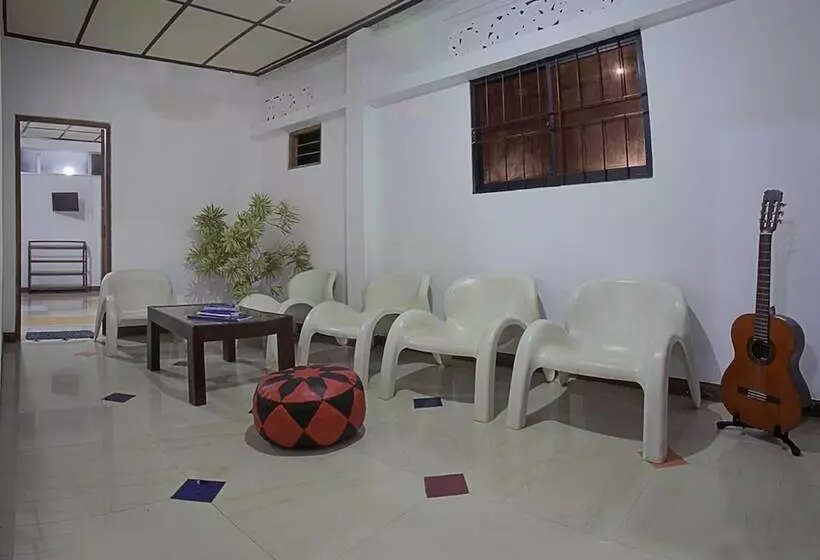 Aura City Hostel
