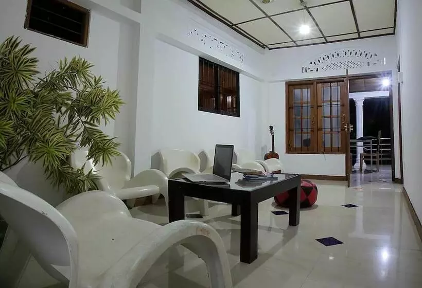 Aura City Hostel