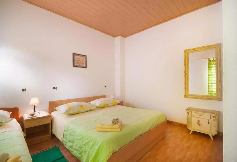 Beach Resort Apartments Bucina