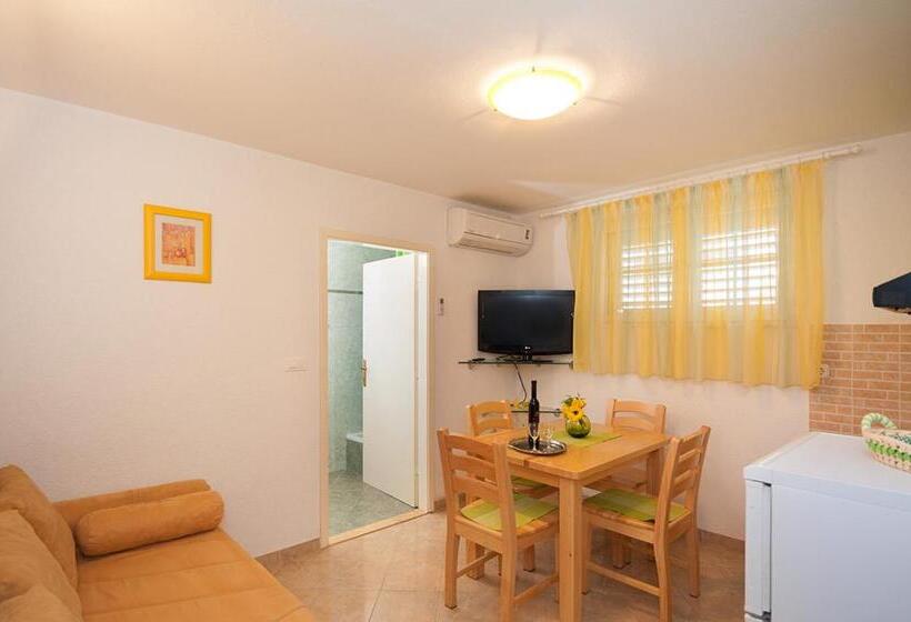Beach Resort Apartments Bucina