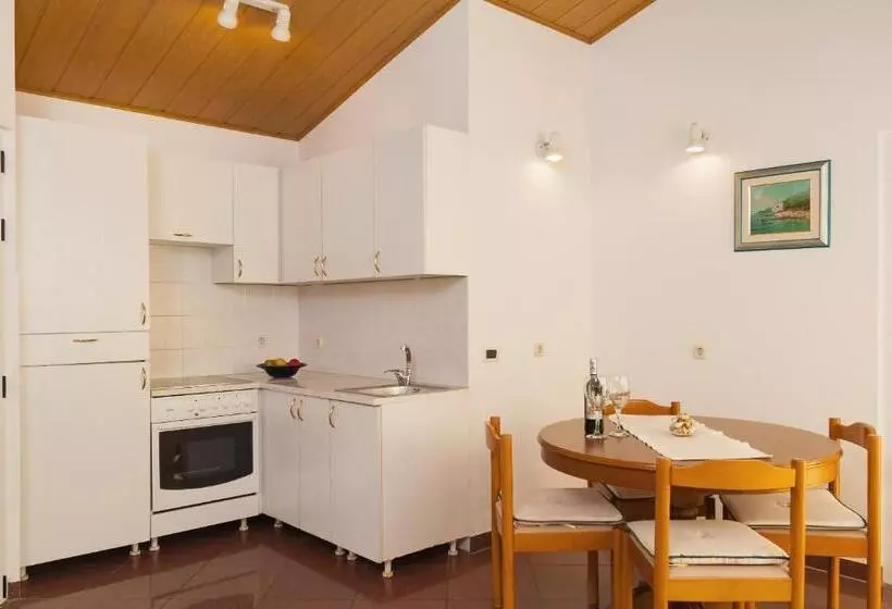 Beach Resort Apartments Bucina