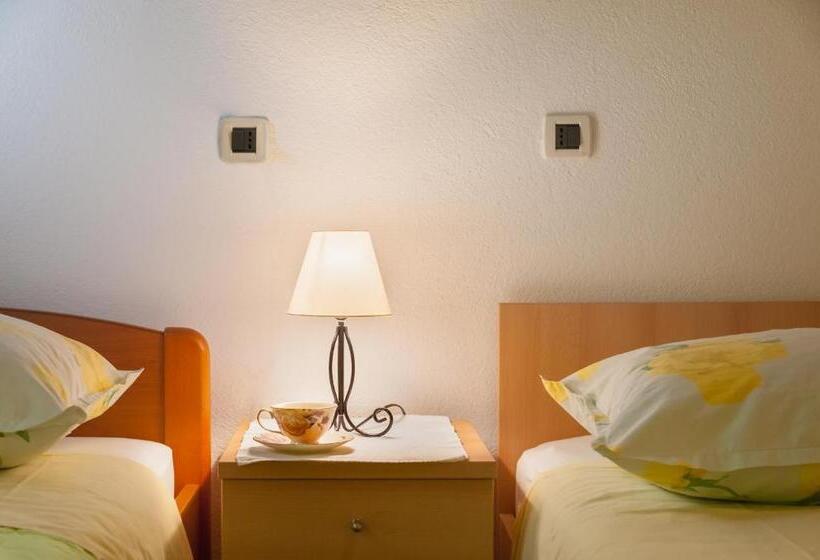 Beach Resort Apartments Bucina