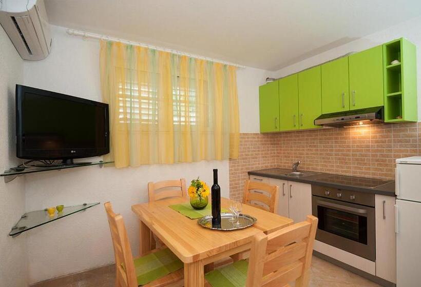 Beach Resort Apartments Bucina