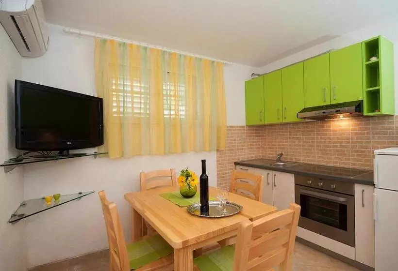 Beach Resort Apartments Bucina