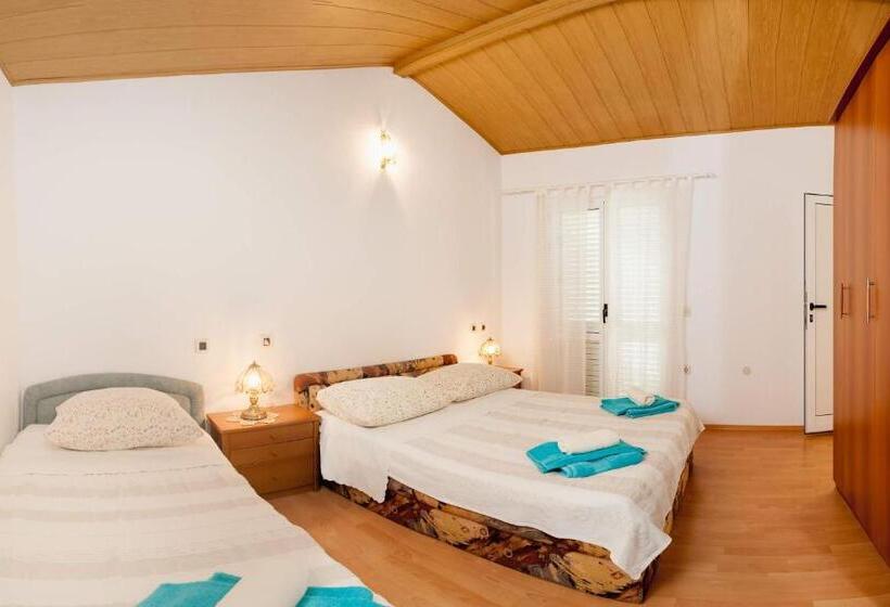 Beach Resort Apartments Bucina