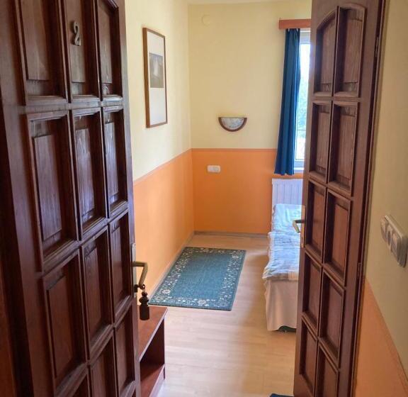 פנסיון Bor Bazilika Vendégház