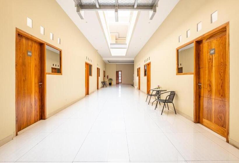 پانسیون Urbanview Darmo Residence Bandung