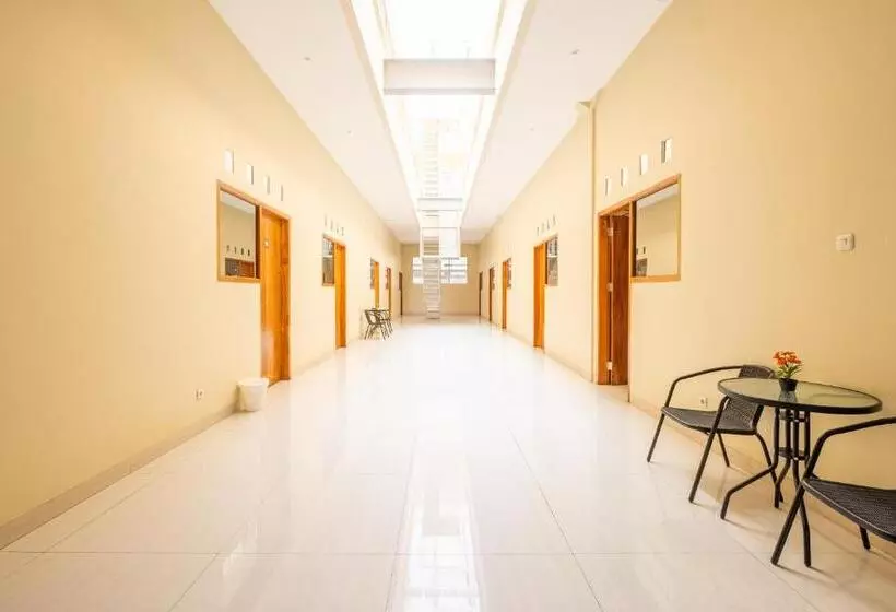 ペンション Urbanview Darmo Residence Bandung