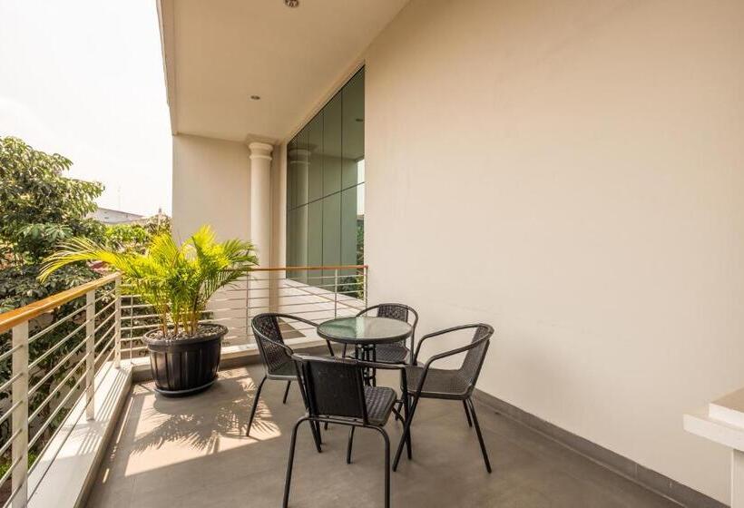 پانسیون Urbanview Darmo Residence Bandung