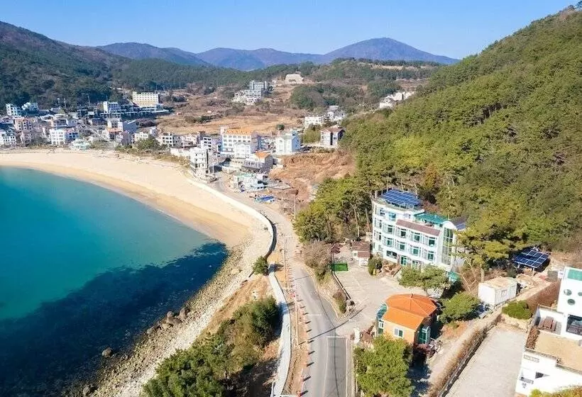 Geoje Sunbeachoceanview Dog Pension