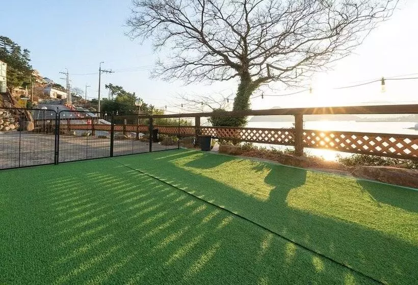 Geoje Sunbeachoceanview Dog Pension
