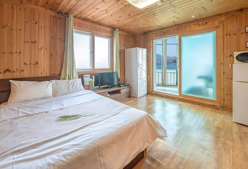 Geoje Sunbeachoceanview Dog Pension