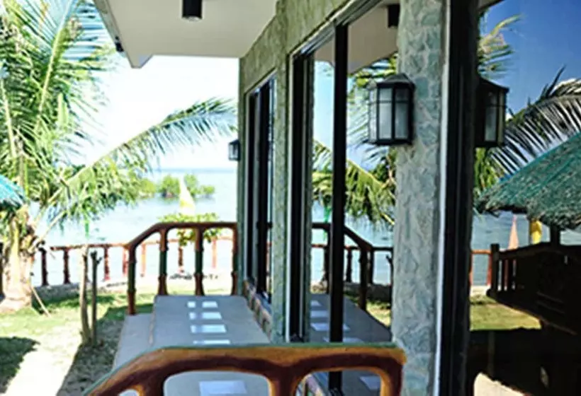 ホテル Larville Pool Garden Resort & Restaurant