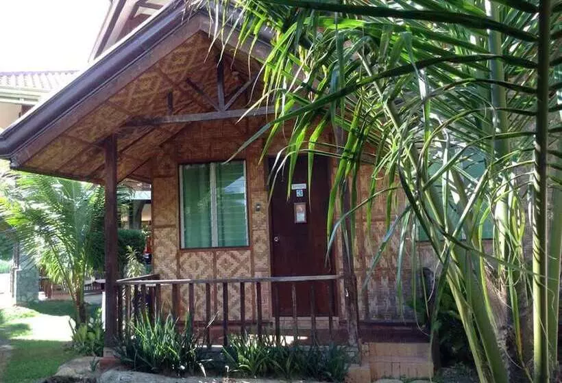 ホテル Larville Pool Garden Resort & Restaurant