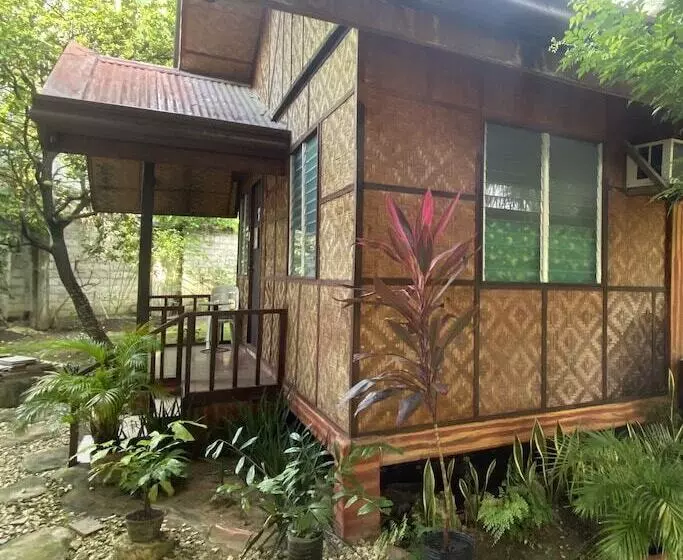 ホテル Larville Pool Garden Resort & Restaurant