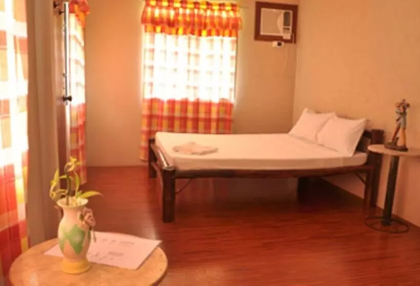 ホテル Larville Pool Garden Resort & Restaurant