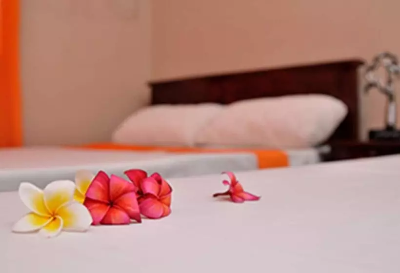 ホテル Larville Pool Garden Resort & Restaurant