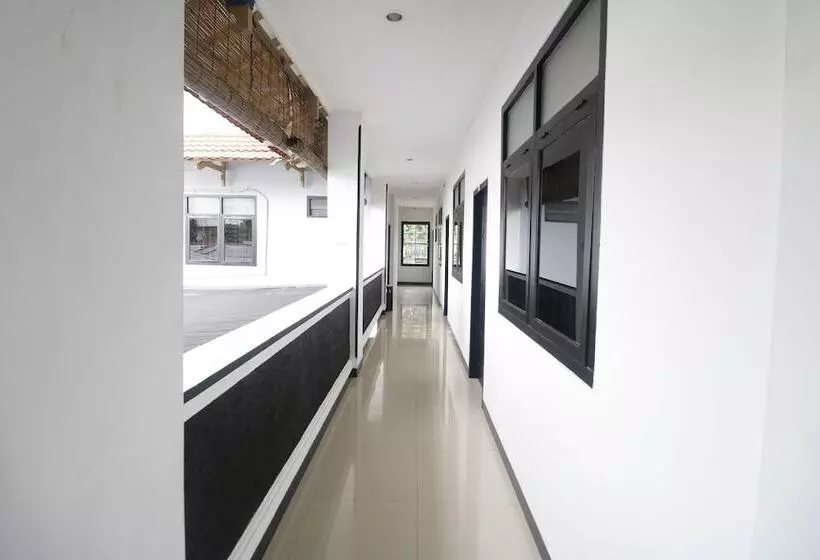 ホテル Reddoorz Plus @ Jalan Raden Intan Lampung