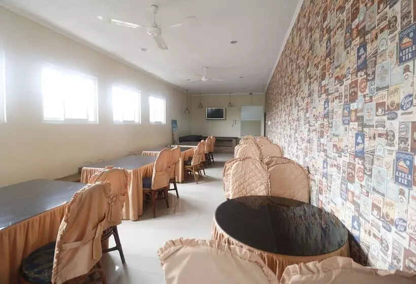 ホテル Reddoorz Plus @ Jalan Raden Intan Lampung