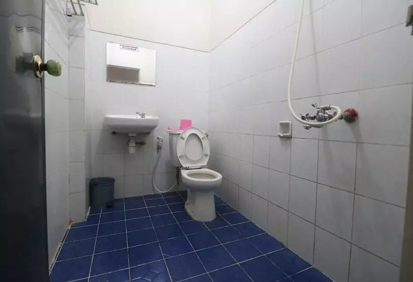 ホテル Reddoorz Plus @ Jalan Raden Intan Lampung