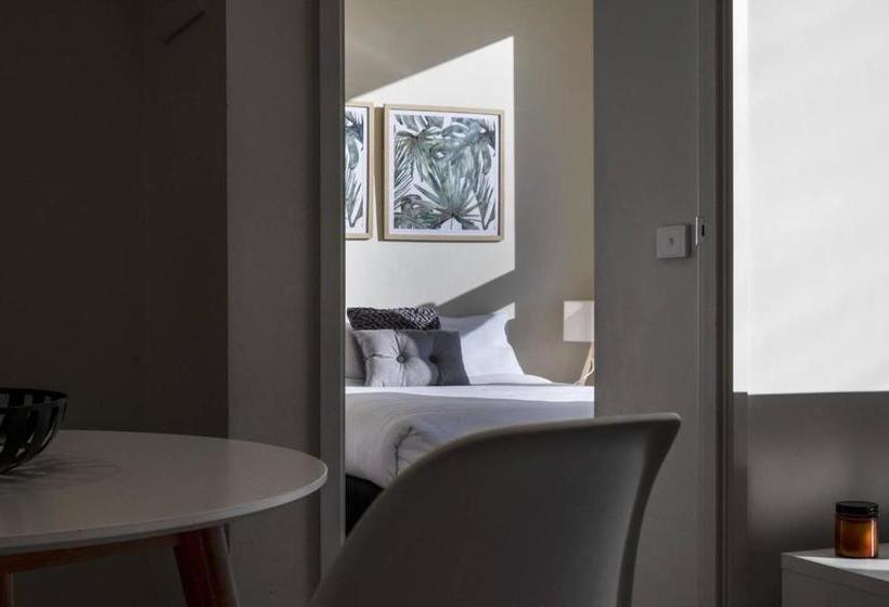 Dreamhost Apartments At Collins