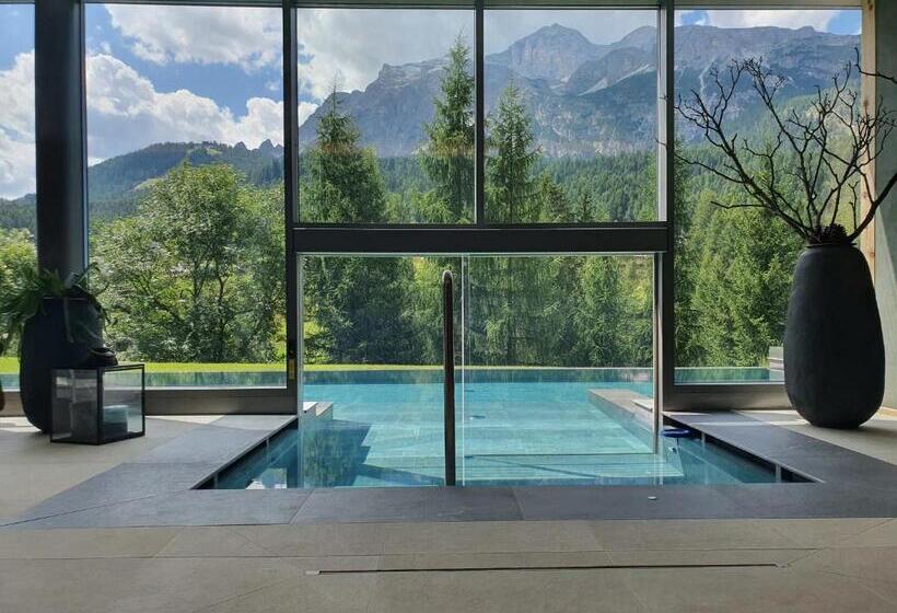 Отель Dolomiti Lodge Alverà