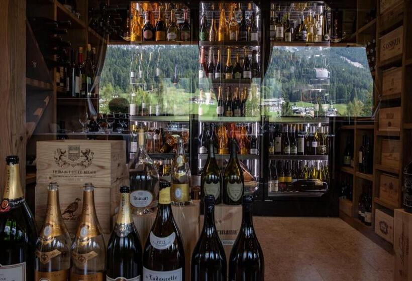 Отель Dolomiti Lodge Alverà